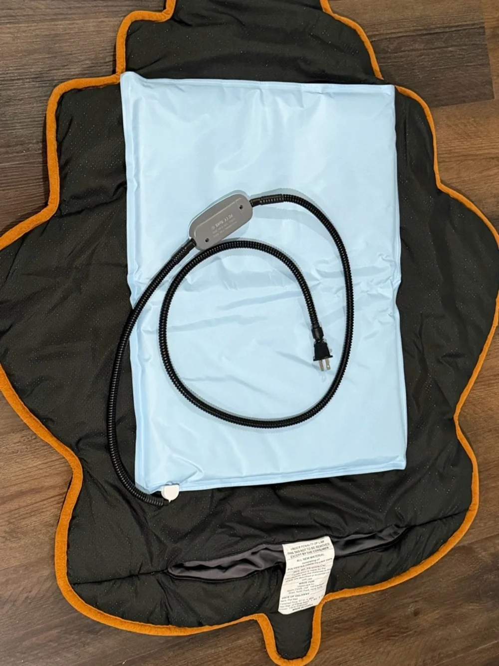 Leaf-Shaped Heated Dog Bed - Soft, Warm, no-skid backing